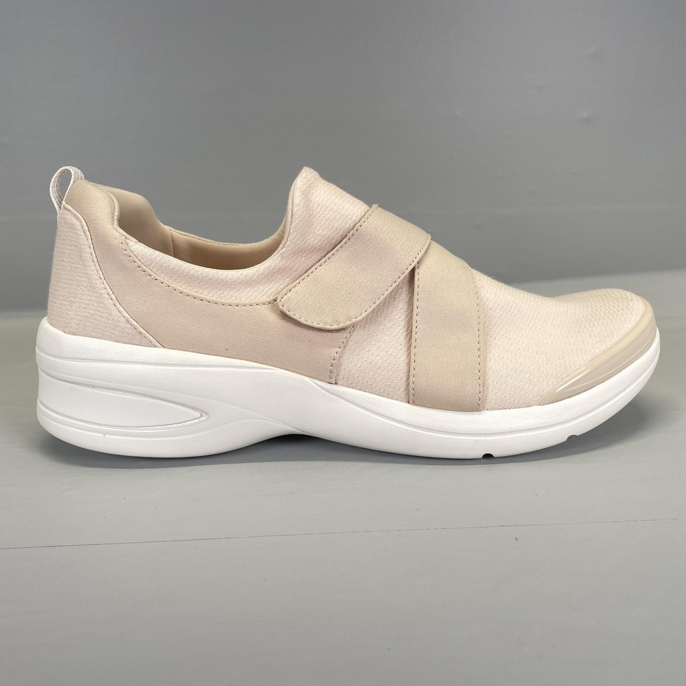 Bzees Refresh Shoes Womens Size 9.5 M Beige Comfort Walking Slip On Sneakers